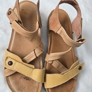 El Naturalista Tan and Yellow Sandals
